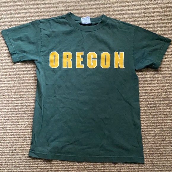 BUNDLE of Graphic Tees - Picture 5 of 14